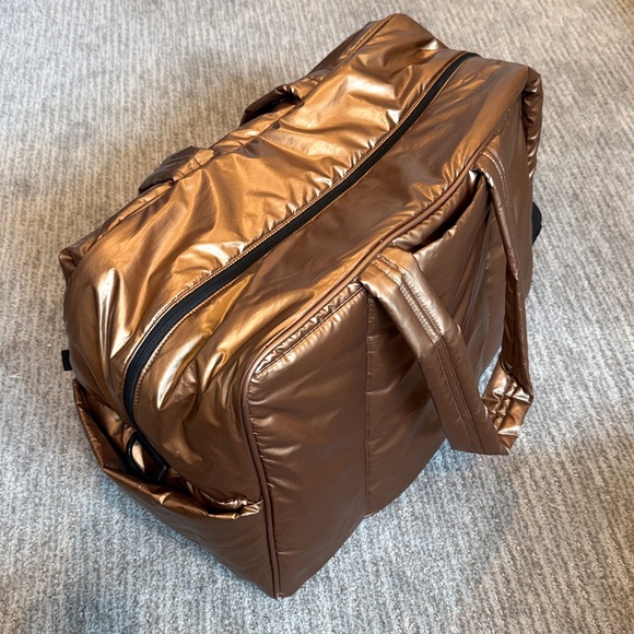 Stylish Gold Tote Bag - Picture 5 of 12